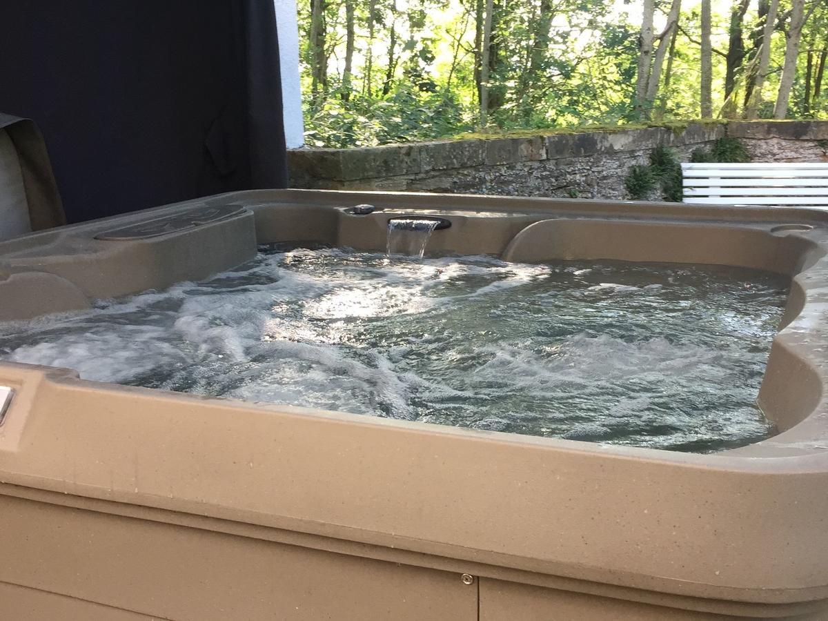 Unique Holiday Home In Virton With Jacuzzi Latour Exteriér fotografie