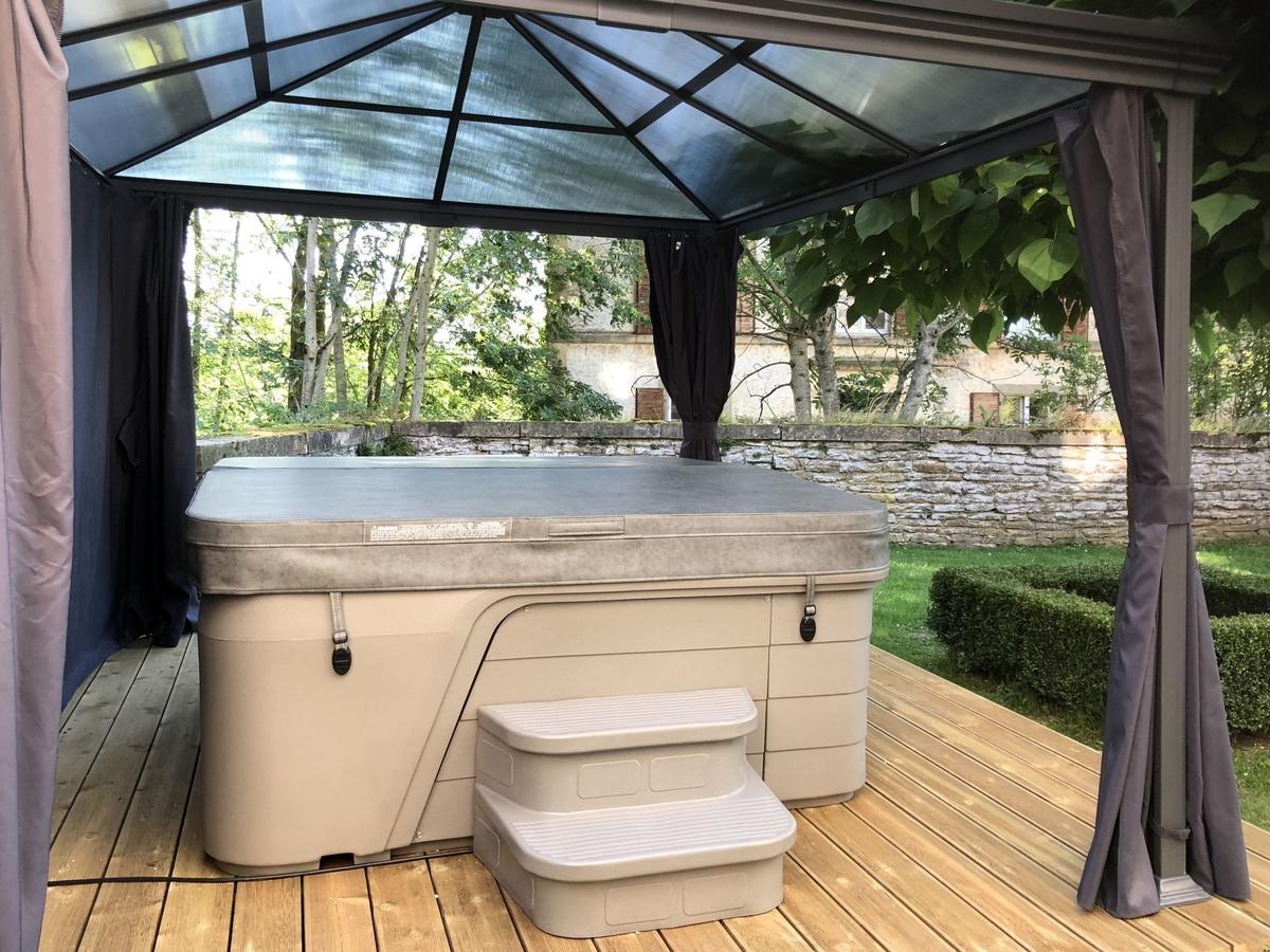 Unique Holiday Home In Virton With Jacuzzi Latour Exteriér fotografie